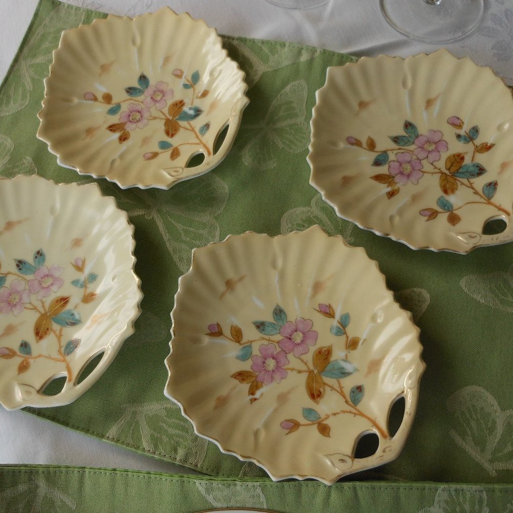 🎀Antique Gilded Leaf Plates Set of 4